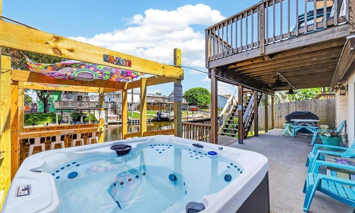 Flour Bluff House | Canal Waterfront Near Beaches with Hot Tub Dog Friendly