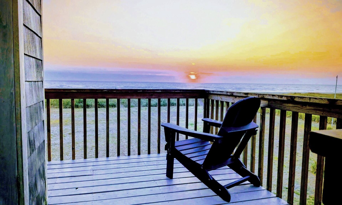 Grayland House | Fall Clamming! Spacious Serene Grayland Beach Oceanfront w/wifi & workspace