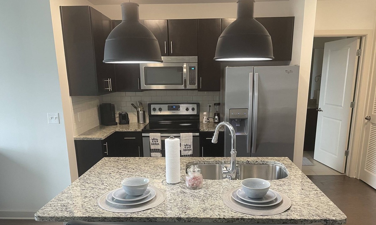 Charlotte Center City Condo | Luxury 1br HIGHRISE w/ a balcony & uptown view