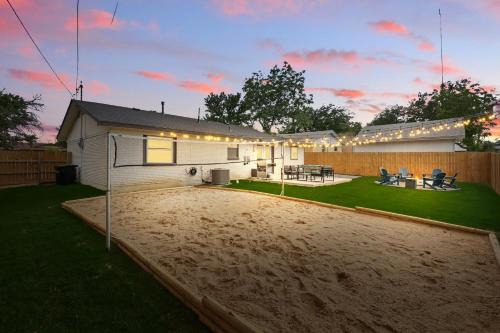 Irving House | Modern Open-Concept 4-BD 3-BA with Backyard