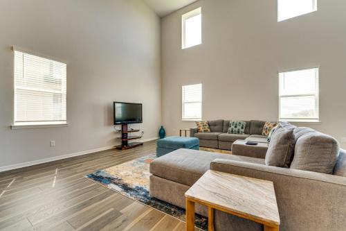 St. Cloud House | Pool Access: Family Gem w/Views in St Cloud!