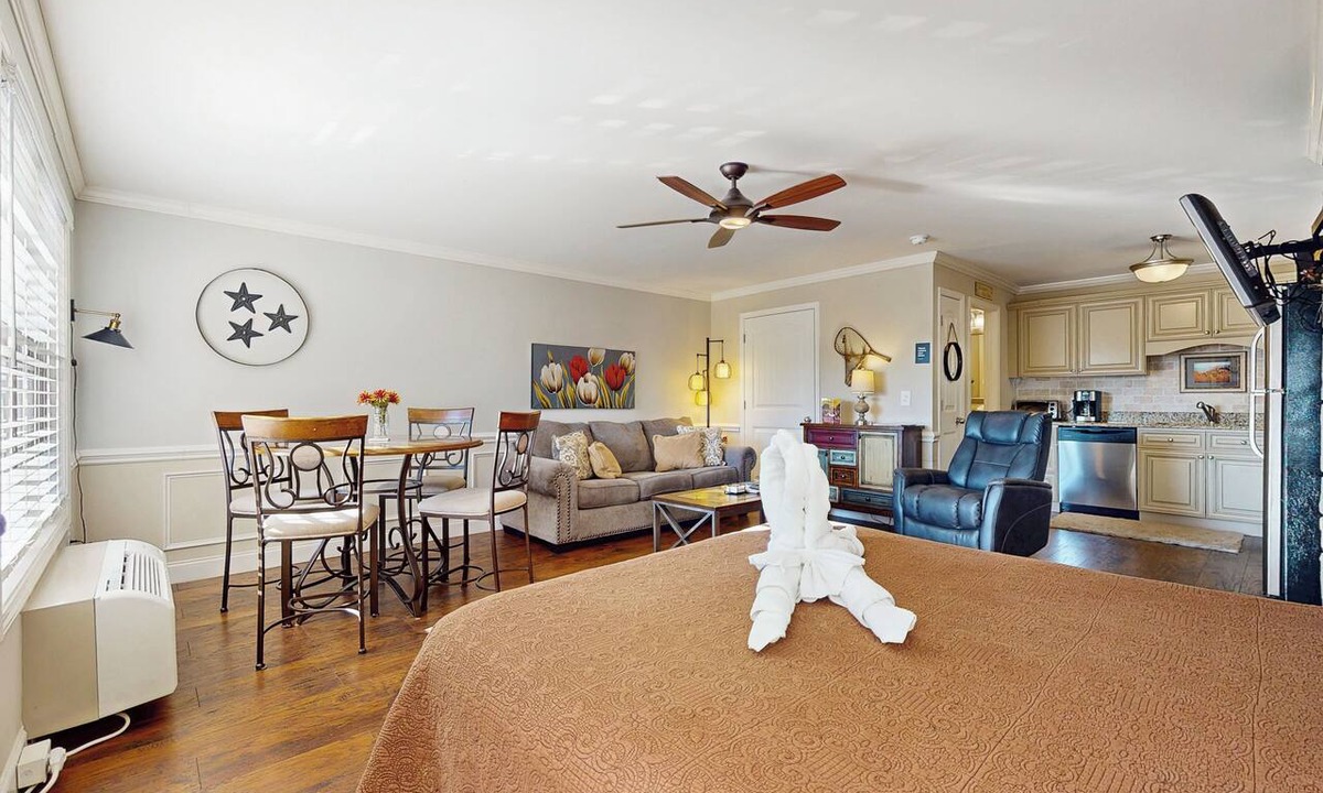 Townsend Apartment | Pool + Riverfront! Couples Retreat in Smoky Mtns