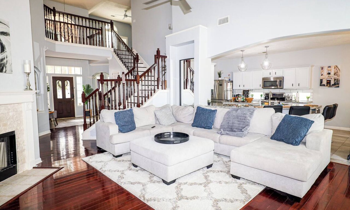 Sugar Land House | Spacious & Elegant 3BR Guest House in Sugar Land w/Prime Location & Security