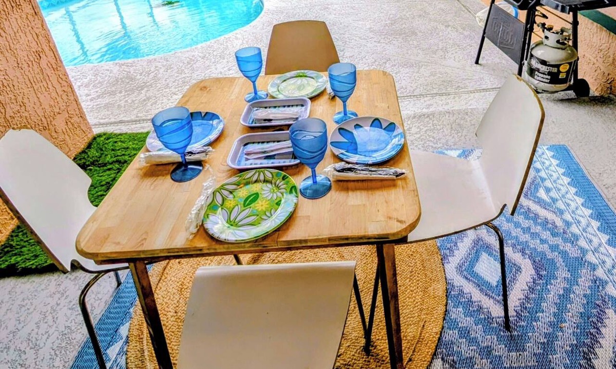 Wedgefield Apartment | Spacious In-law Adjoined King Suite Lakefront Pool own Bathroom own entrance.