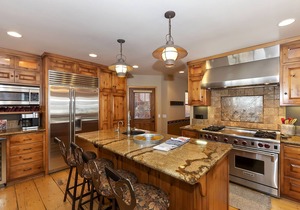 HUGE LAKE LODGE- 6BD, 4BATH, 5 KING BEDROOMS! LAKE VIEWS, FREE TROLLEY #5709 in Big Bear Lake