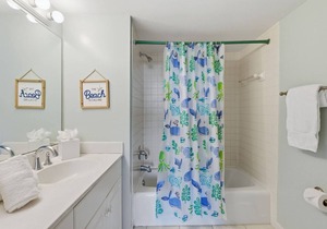 Multi Level, Island Club, Oceanfront Complex, Great Amenities, Lagoon View, Balcony, Pool, Tennis in Hilton Head Island