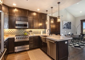 Park City Blackstone 3L: Cozy 2BR condo in Canyons Village, sleeps 8 with mountain views. in Park City