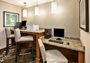 Queen Studio | 24-Hour Business Center, Fitness Center + Free Daily Breakfast in Mayfield Heights
