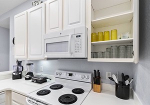 Quiet and Cozy Private Resort Condo in Bahama Bay in Davenport