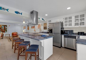 Southern Comfort | Tranquil Beachside Townhouse Private Heated Pool 1 Min Walk to Beach in South Padre Island