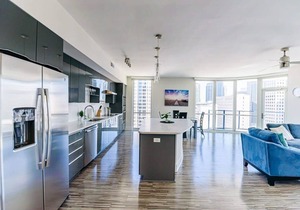 Uptown Charlotte 2BR Furnished Apartments by RedAwning in Charlotte