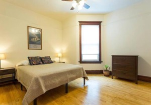 Wrigley Oasis! Steps from the Field! - 3BD 1BA in Chicago