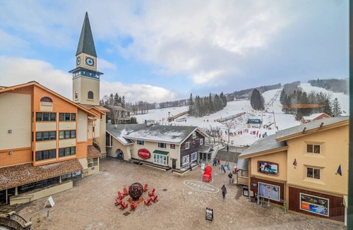 Stratton Mountain Condo | 400 FEET TO LIFT! CENTER OF STRATTON VILLAGE!