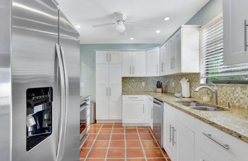 Central Naples House | A Private Oasis Complex in Naples