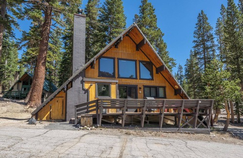 Mammoth Lakes Ski Chalet | Chalet #9, Slope Side Ski in Ski Out Spacious Fami