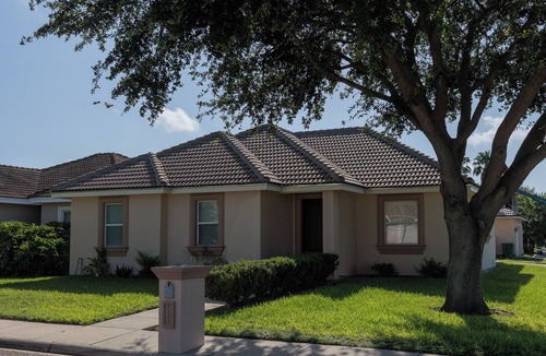 Pharr House | Charming Casa 3-bedroom house gated community in Pharr/Mcallen area near rest