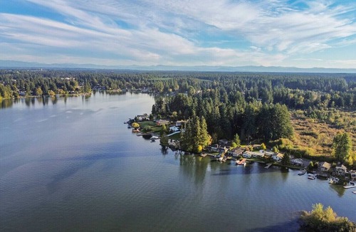 Fort Lewis House | Chic Lakefront 2BR/2BA Upper Unit | BBQ Deck