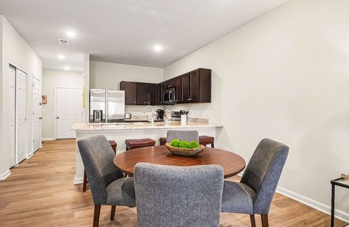 Parkdale House | Comfortable and convenient getaway in Colerain TWP