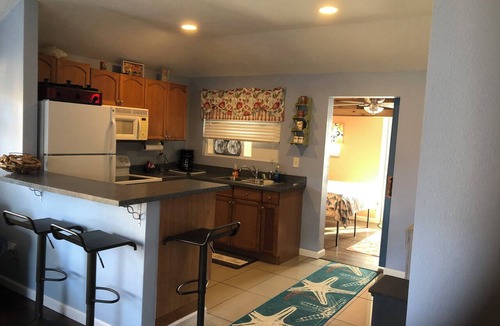 St. Cloud Cottage | Cozy cottage in charming St. Cloud perfect for your getaway.