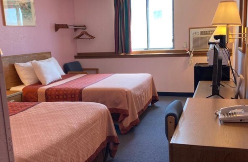 McPherson Hotel | Executive Inn