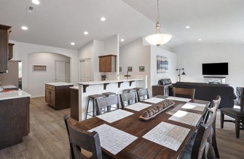 Oregon Water Wonderland House | Four Seasons Retreat