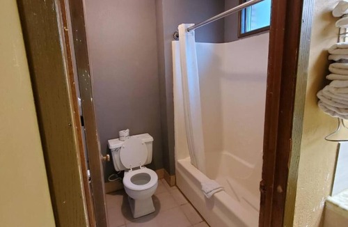 West Frankfort Hotel | Gray Plaza Motel