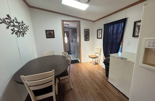 Bryan House | Group & Pet-Friendly Home