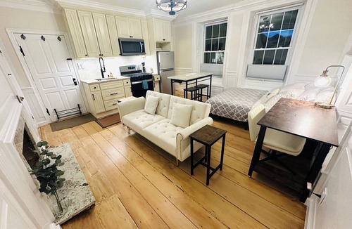 Exeter Apartment | Hale Loft w/kitchen, bath, laundry next to PEA