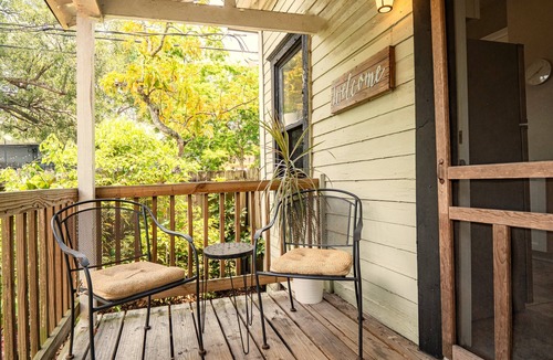 Sanford House | Historic Hotspot Walk to Downtown Fun Luxury Beds