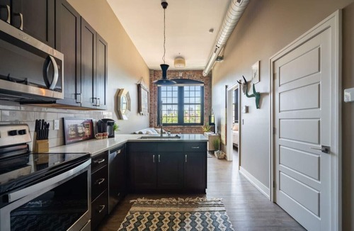 Italian Village Apartment | Industrial Flat - EJ Thomas Factory - Short North