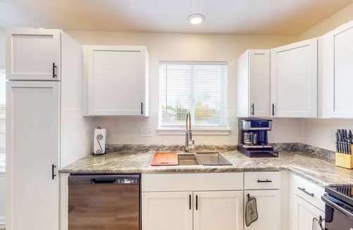 Indianapolis House | Indy Home w/Dog-Friendly Yard! 9 Mi to Dtwn