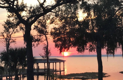 Minneola House | Lake Minneola Sunset Cottage - Lakefront Home - Sun Water Florida!