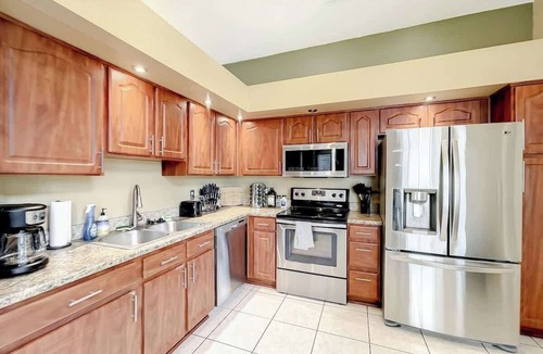 Meadow Woods House | Lakefront Pool Retreat | 10 Min to MCO
