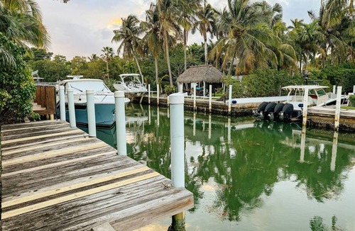 Northeast Miami House | Marilyn Monroe Waterfront Home with Pool & Dock