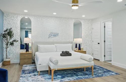 Irving House | Modern Open-Concept 4-BD 3-BA with Backyard