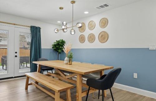 Irving House | Modern Open-Concept 4-BD 3-BA with Backyard