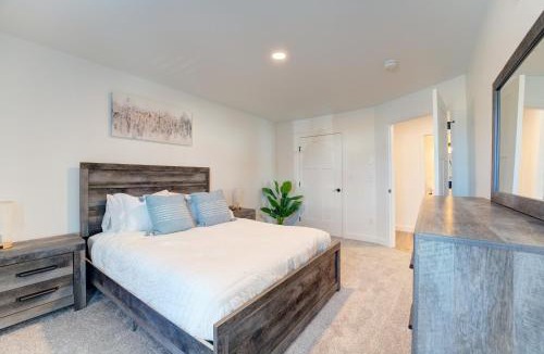 Auburn Apartment | Nature Immersion Tranquil 2-BR Gem Auburn, ME, 2BD, 1BA with Free Parking & WiFi