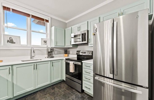 Stratton Mountain Condo | New Renovated 3BR/4BTH Condo Sleeps 10 Gym Heated Pool Walk to Stratton Mtn
