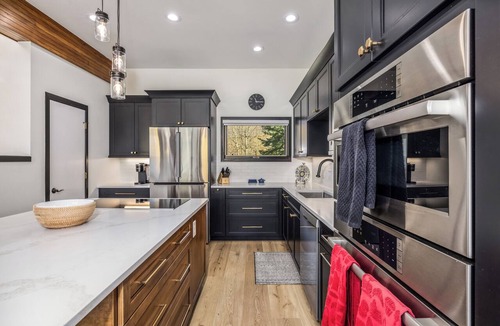 Corinthian Hills House | Panoramic rooftop deck, captivating views, and tranquil luxury