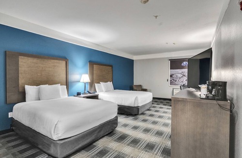 Webster Hotel | Platinum Inn & Suites Webster
