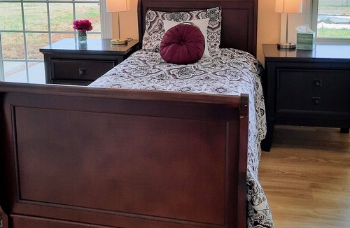 Calhoun Bed & Breakfast | Privacy Galore!12 bedrooms near creek and walking trail
