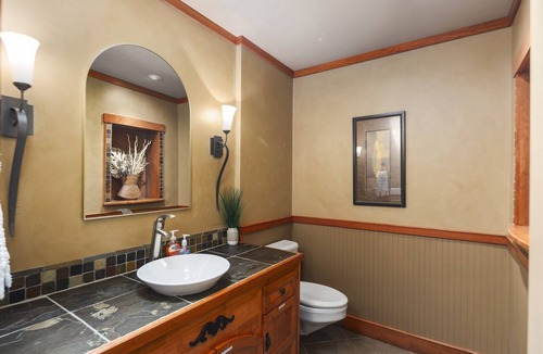 Enumclaw House | Rainier Ranch & Poolside Escape