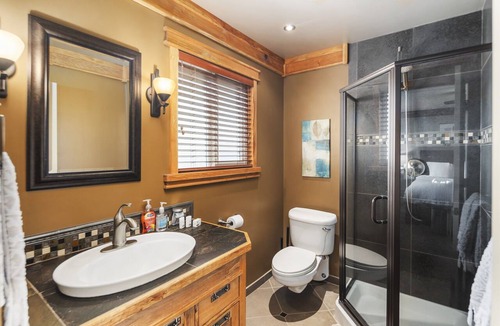 Enumclaw House | Rainier Ranch & Poolside Escape