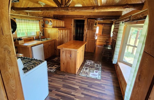 Hackensack Cabin | Rustic Cabin Hyde-A-Way