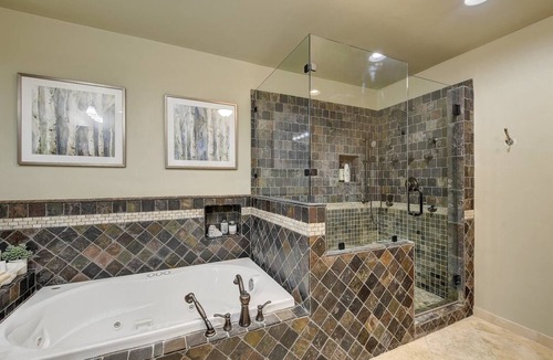 San Marcos House | Southern Charm - HUGE Hill Country Home on 4 Acres w/Pool, Hot Tub & Fire Pit