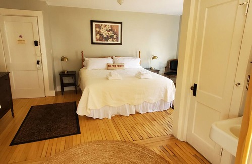 Cornish Hotel | The Cornish Inn