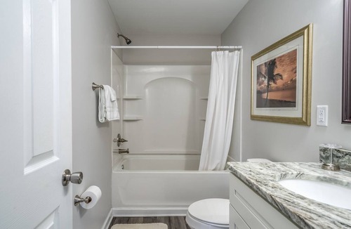 Buckroe Beach Apartment | Three blocks from the beach