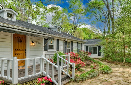 Berryville House | Two Waterfront cottages for the price of one! Porch living area off main house !