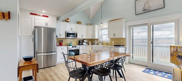 1BR - loft withexpansive lake views, deck & grill in Dundee