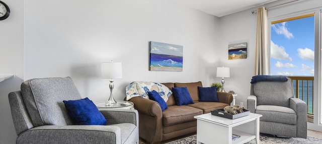 1PM Early Check In! Beachfront! Walk to Pier Park! Beach Chair Service included in Panama City Beach